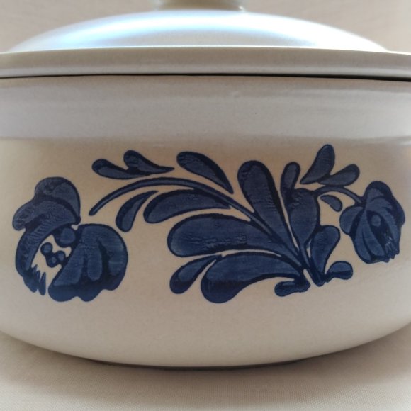 Pfaltzgraff Blue Yorktowne 2 Quart Baking Dish - Picture 2 of 9